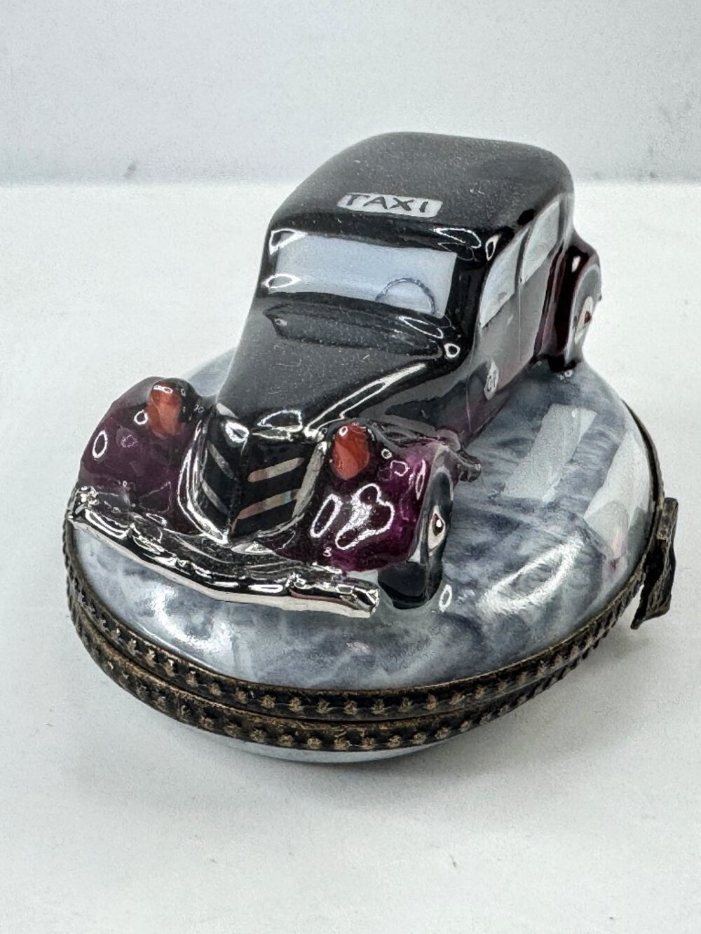 French Peint Main Taxi Porcelain Hinged Trinket Box Signed Limoges A1035